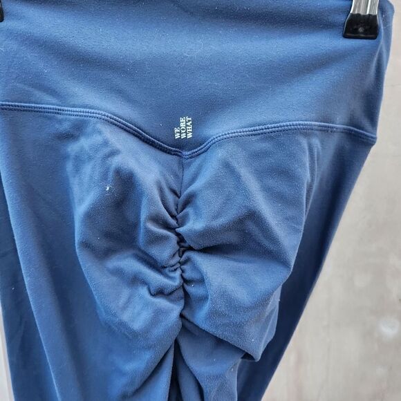 We wore what ruched butt leggings - Picture 2 of 8